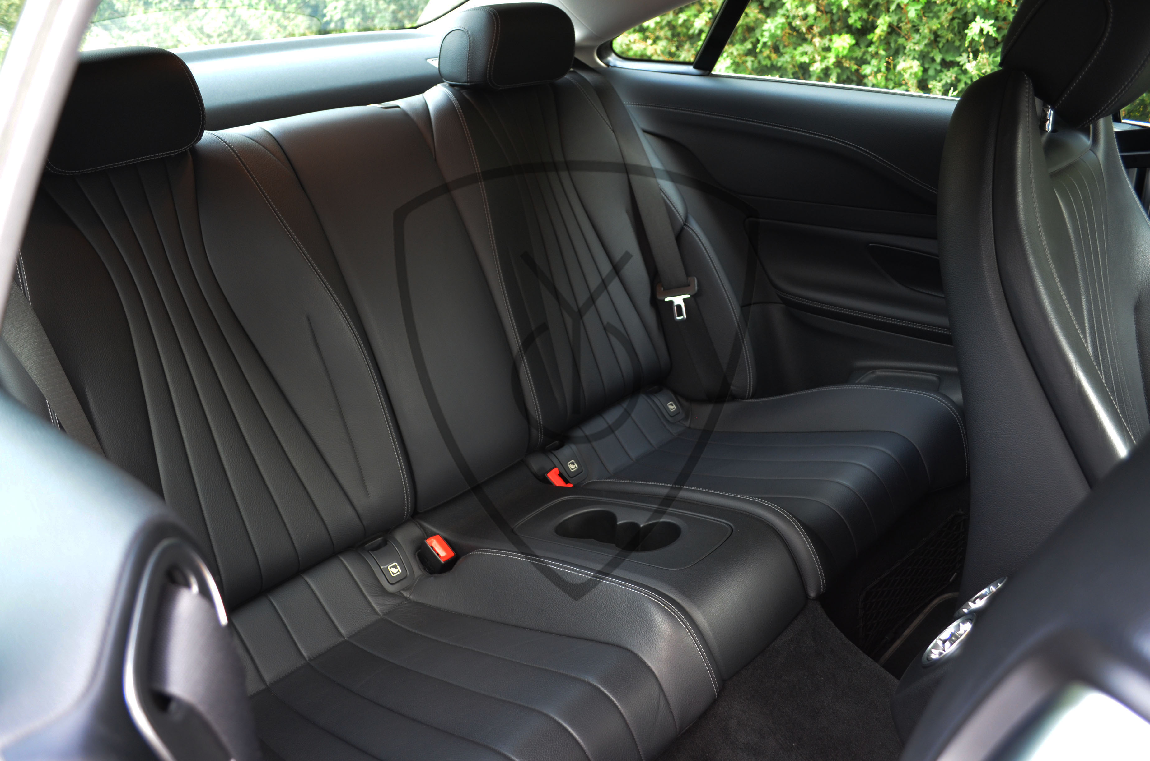 MERCEDES-BENZ-E220 — image 12